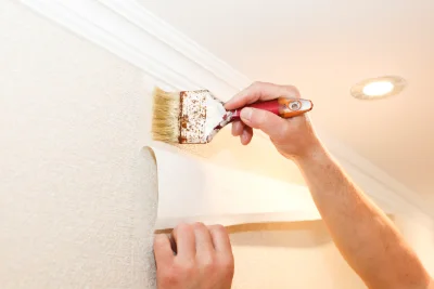 Pose de papier peint à Riez — revêtements muraux et toiles de verre
